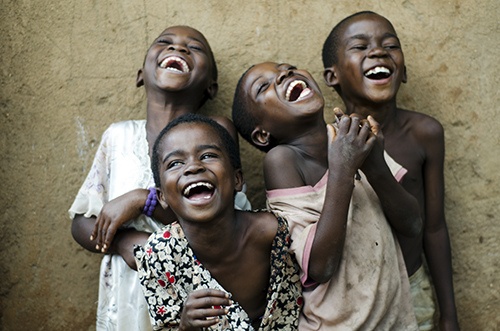 niños de África sonriendo